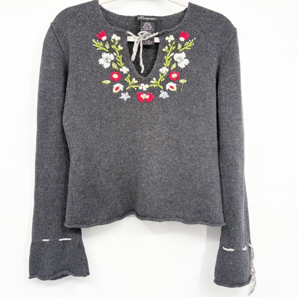 No Boundaries Womens Charcoal Floral Embroidered‎ Y2K Cottagecore Sweater Size L